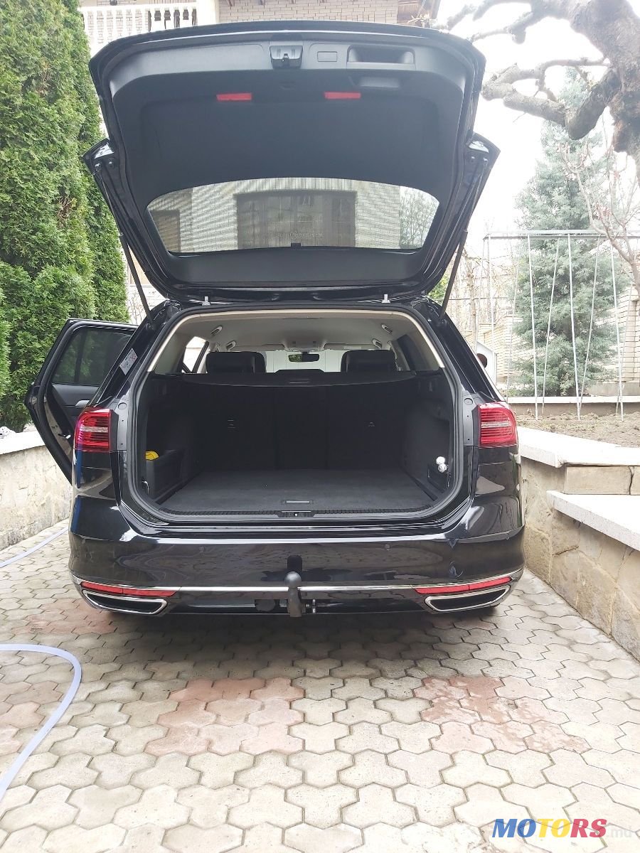 2015' Volkswagen Passat photo #6