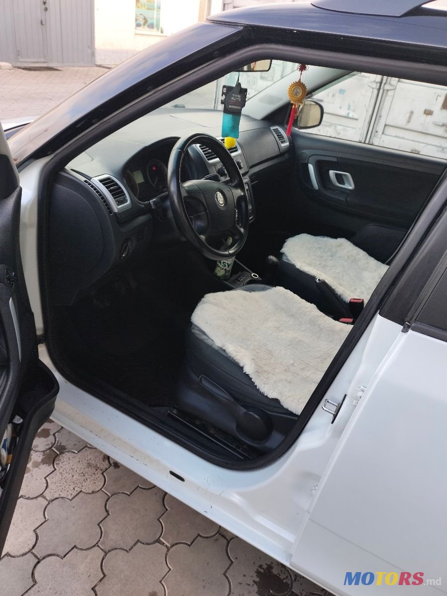 2008' Skoda Fabia photo #4