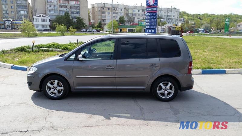 2007' Volkswagen Touran photo #1