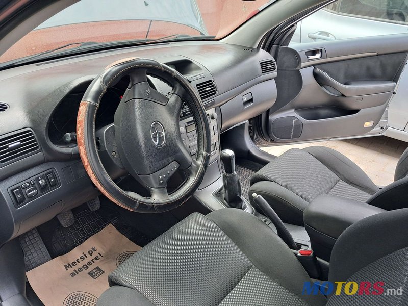 2003' Toyota Avensis photo #5