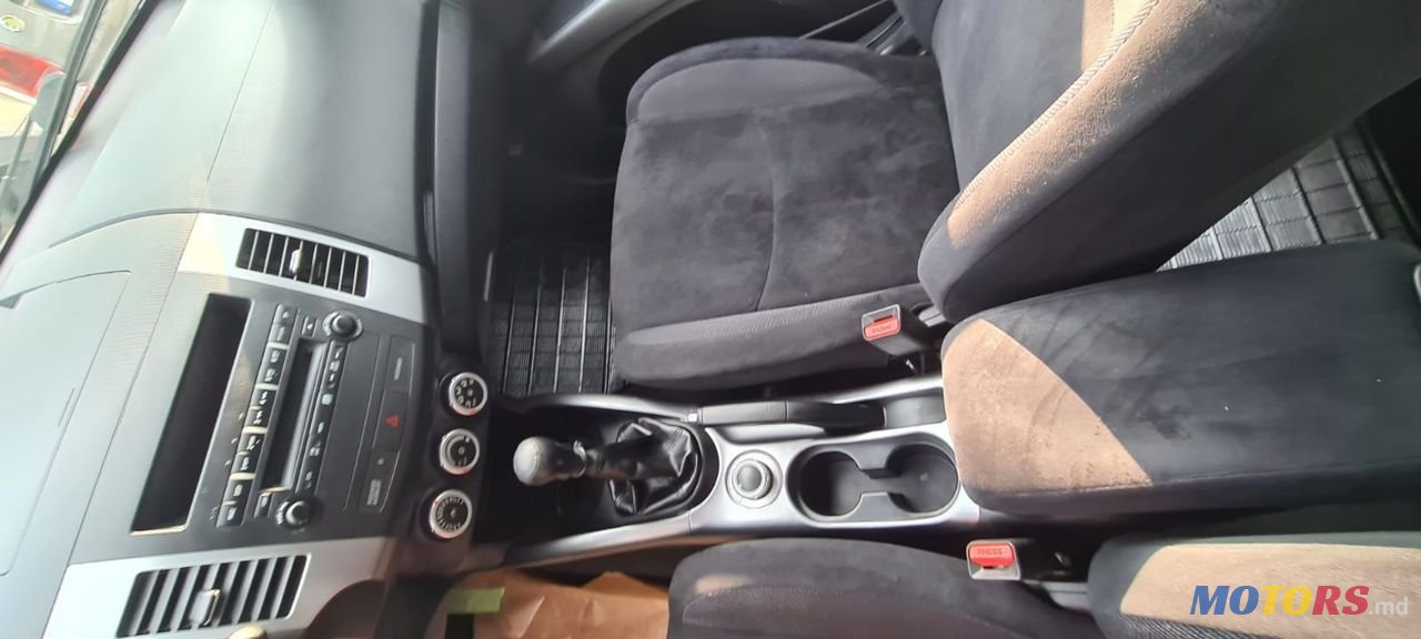 2008' Mitsubishi Outlander photo #5