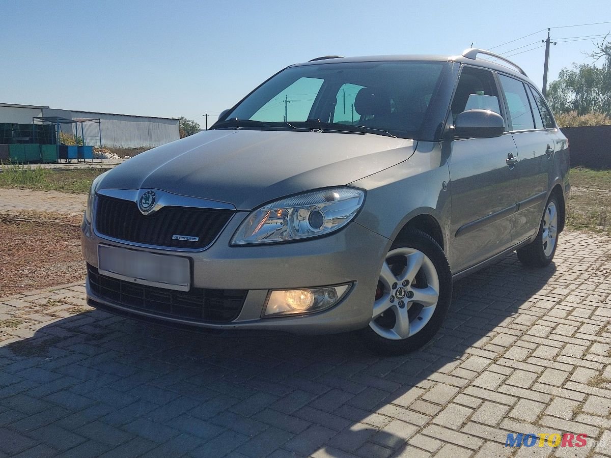 2012' Skoda Fabia photo #2