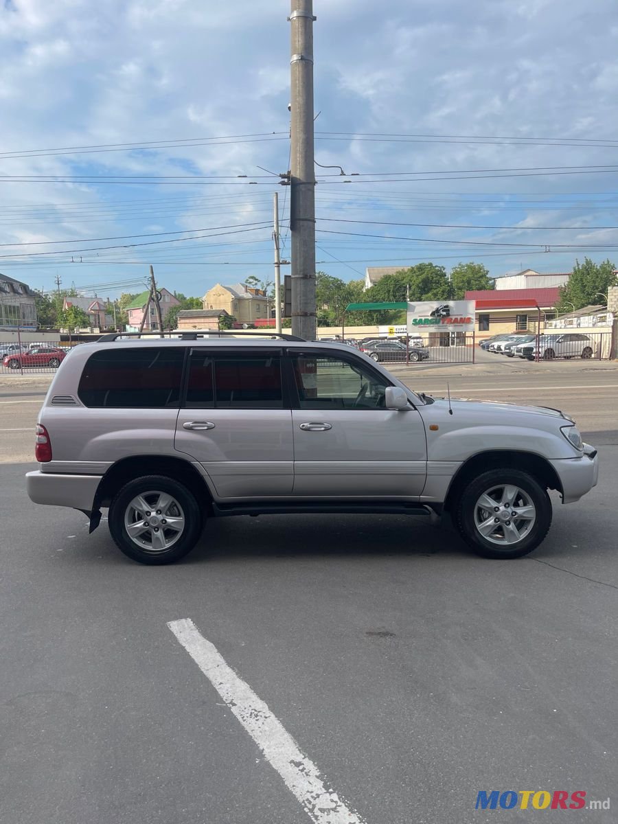 2004' Toyota Land Cruiser photo #3