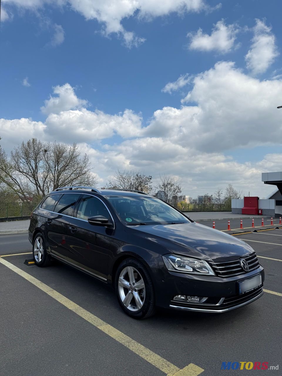 2011' Volkswagen Passat photo #2