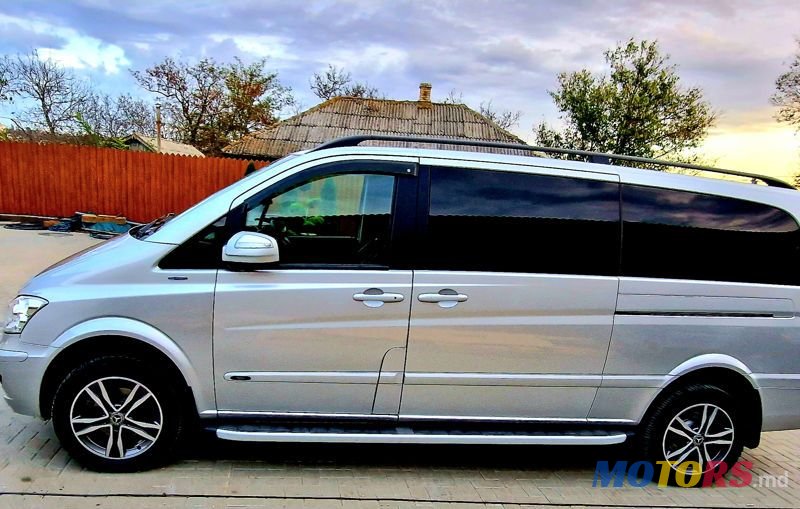 2011' Mercedes-Benz Viano photo #4