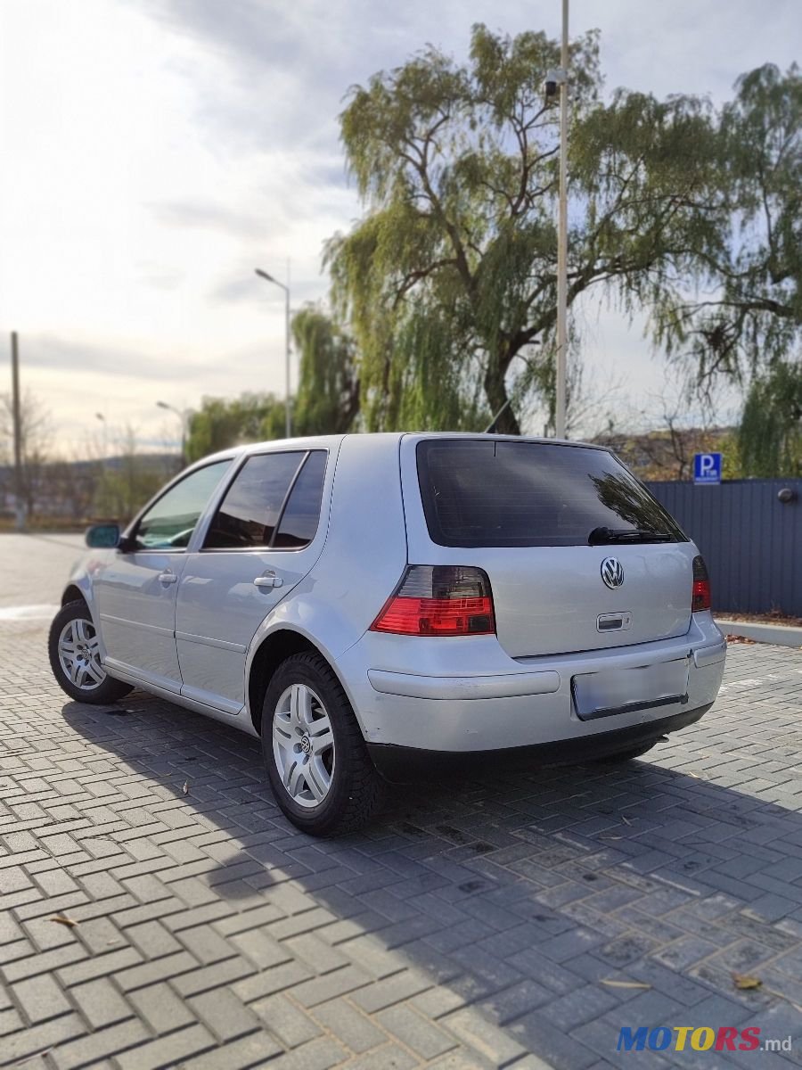 2002' Volkswagen Golf photo #3