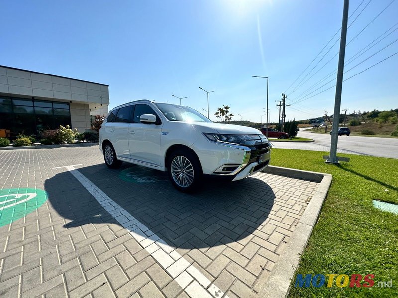 2018' Mitsubishi Outlander photo #3