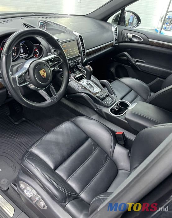 2015' Porsche Cayenne photo #5