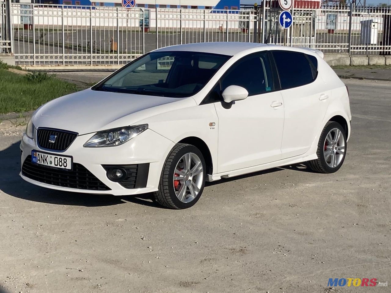 2011' SEAT Ibiza photo #5