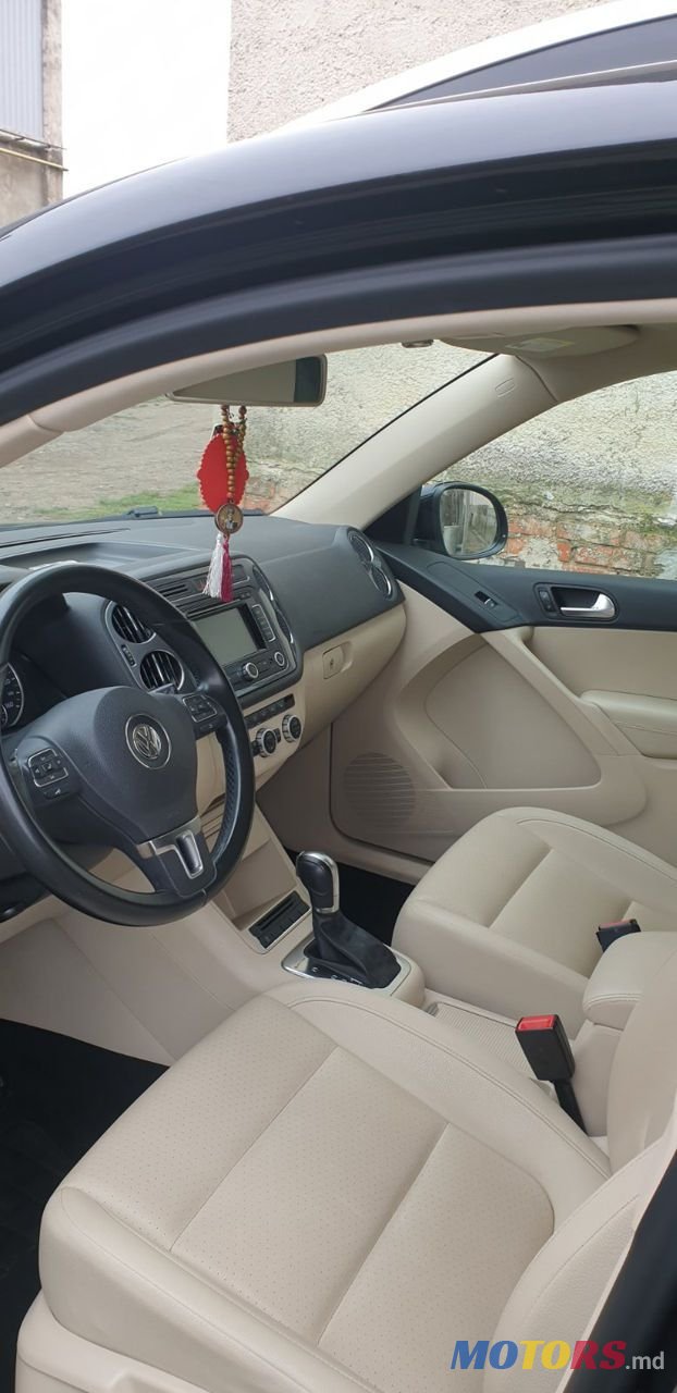 2012' Volkswagen Tiguan photo #6