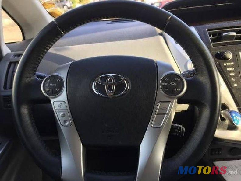 2012' Toyota Prius photo #3