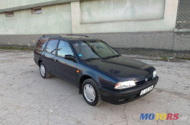 1993' Nissan Primera photo #2