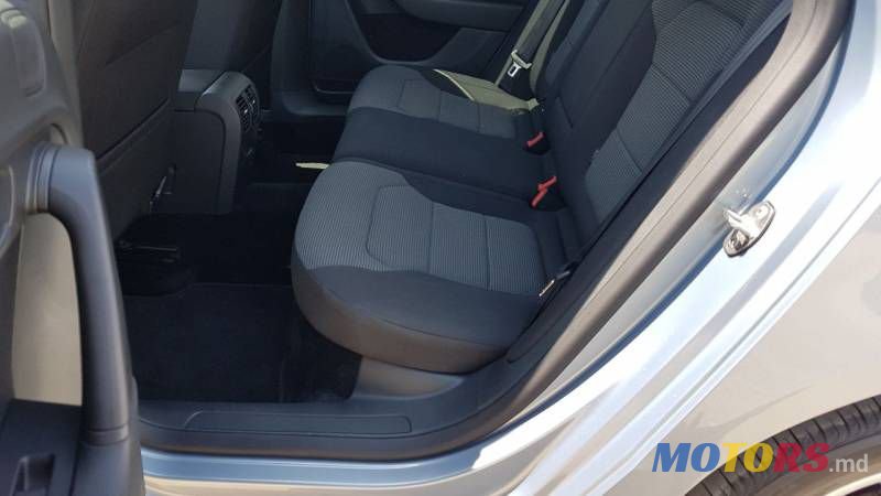 2013' Volkswagen Passat photo #5