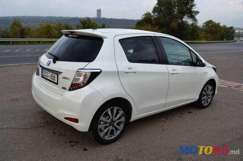 2012' Toyota Yaris photo #4