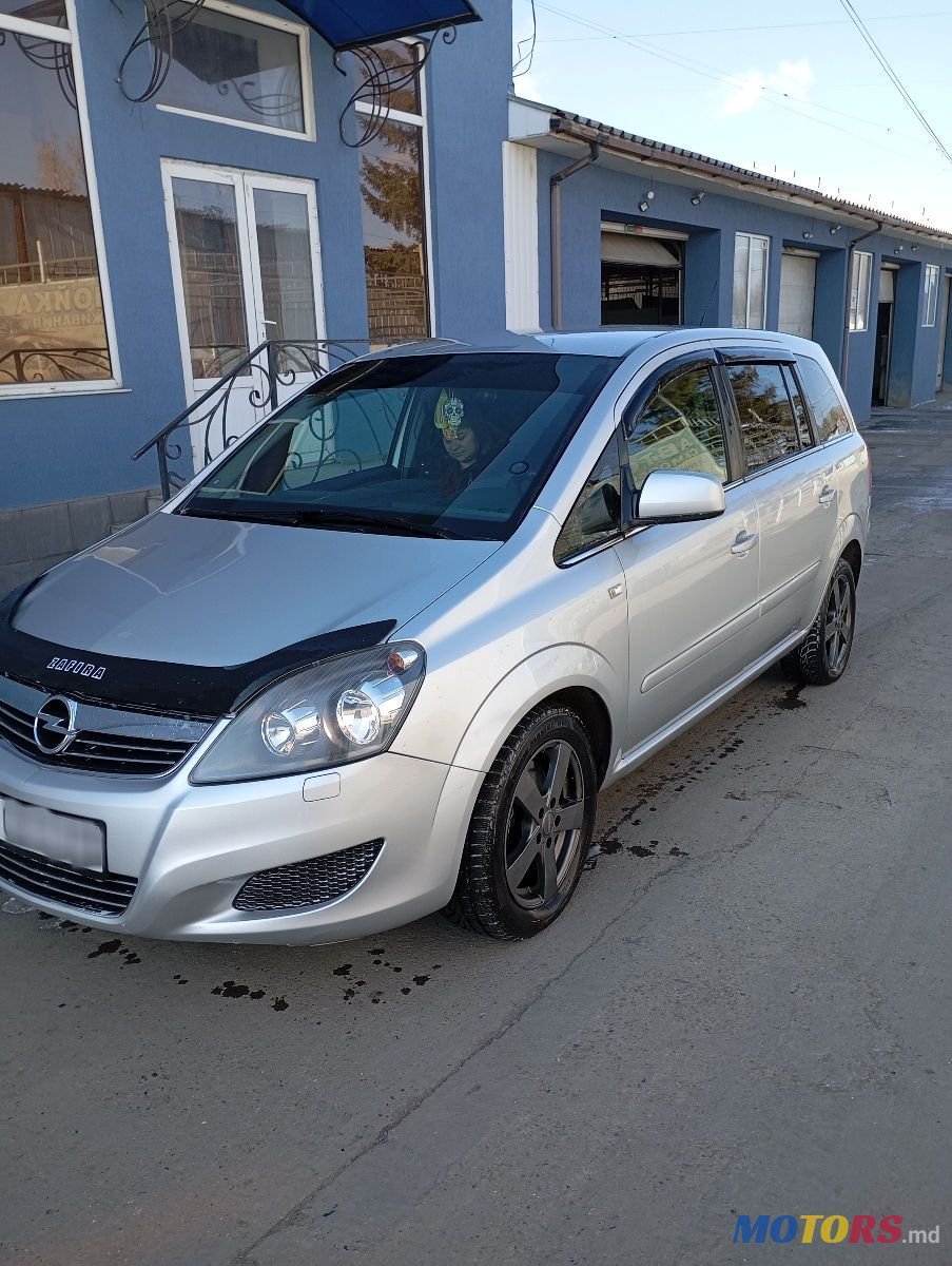 2012' Opel Zafira photo #4