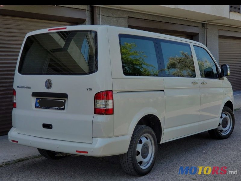 2010' Volkswagen Transporter photo #2