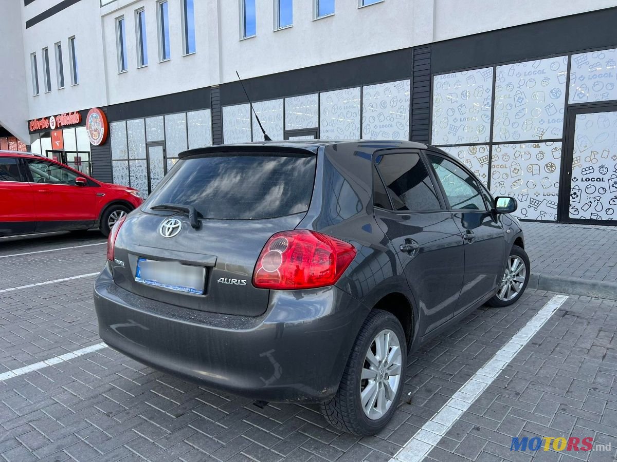 2007' Toyota Auris photo #3