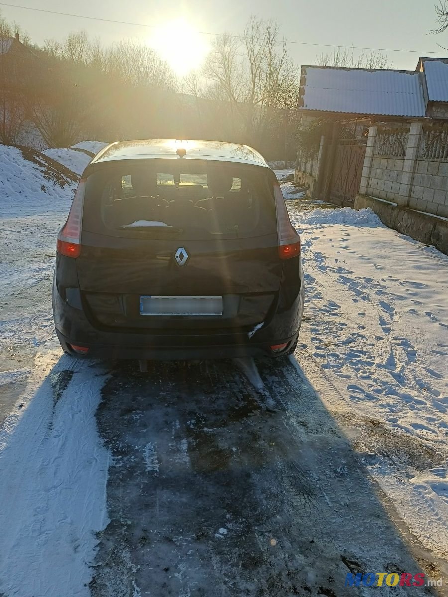 2011' Renault Grand Scenic photo #2