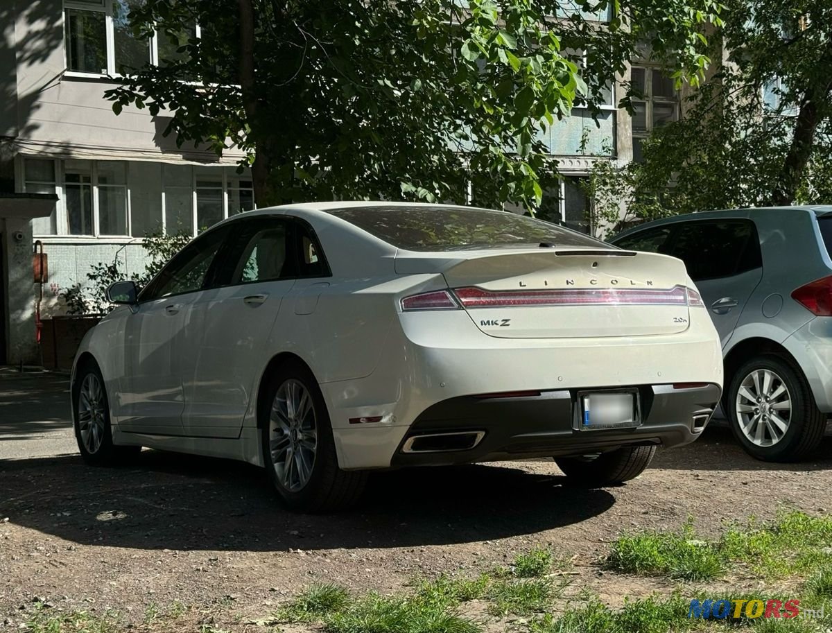 2013' Lincoln MKZ photo #5