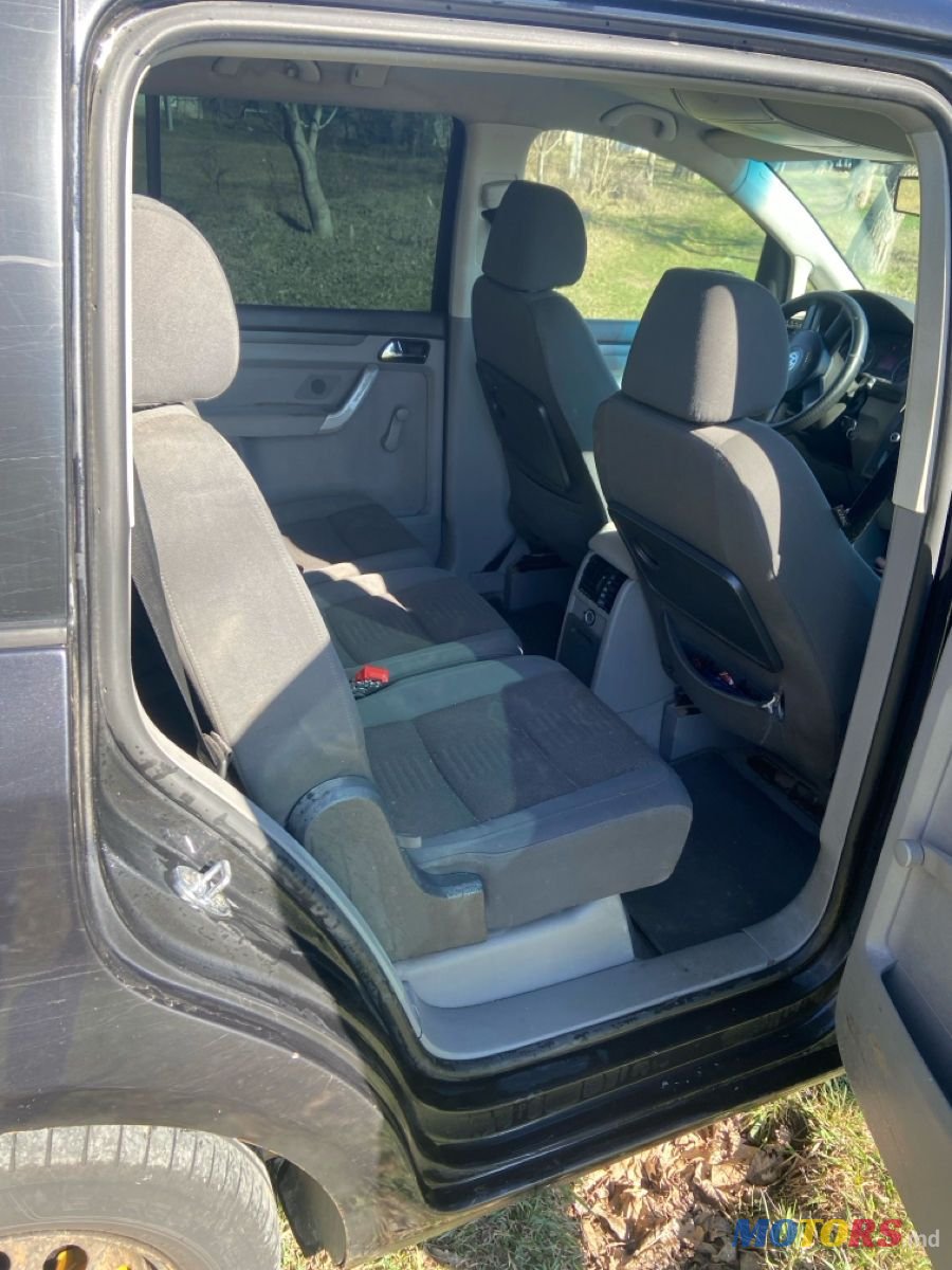 2005' Volkswagen Touran photo #5