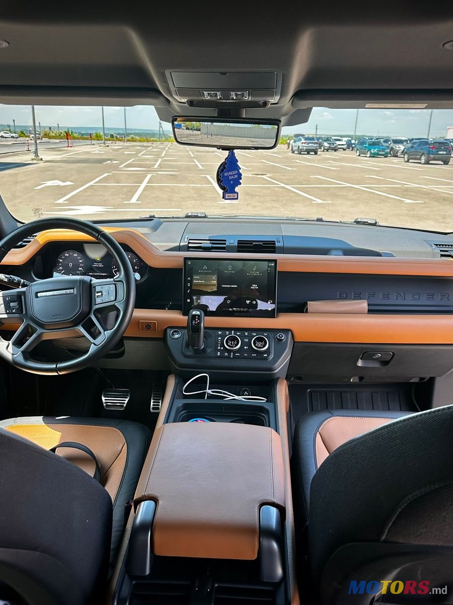 2023' Land Rover Defender photo #4