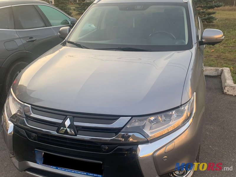 2018' Mitsubishi Outlander photo #6