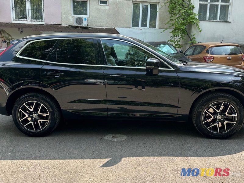 2020' Volvo XC60 photo #2