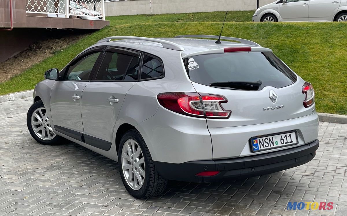 2011' Renault Megane photo #5