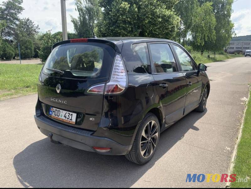 2013' Renault Scenic photo #5