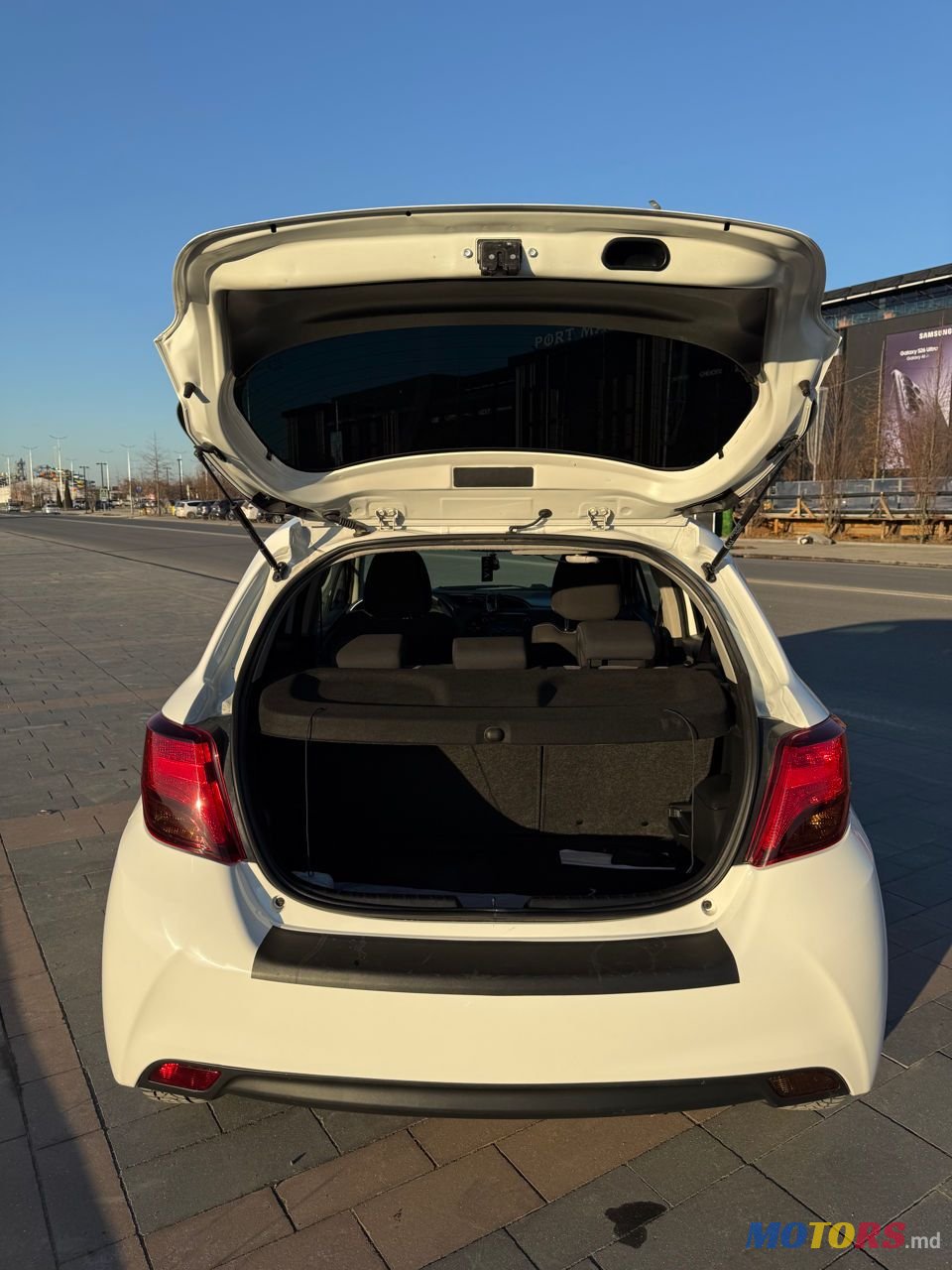 2015' Toyota Yaris photo #3
