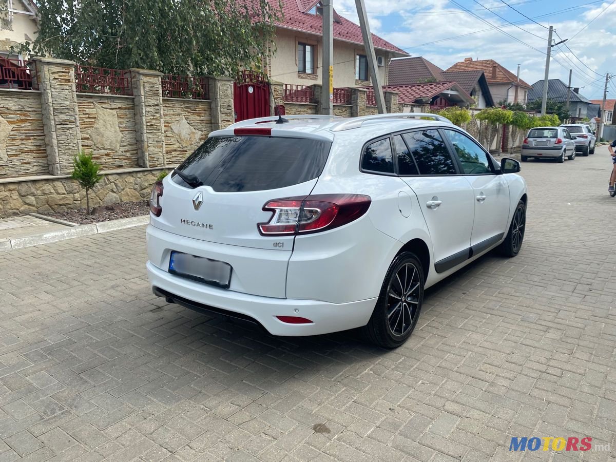 2011' Renault Megane photo #4