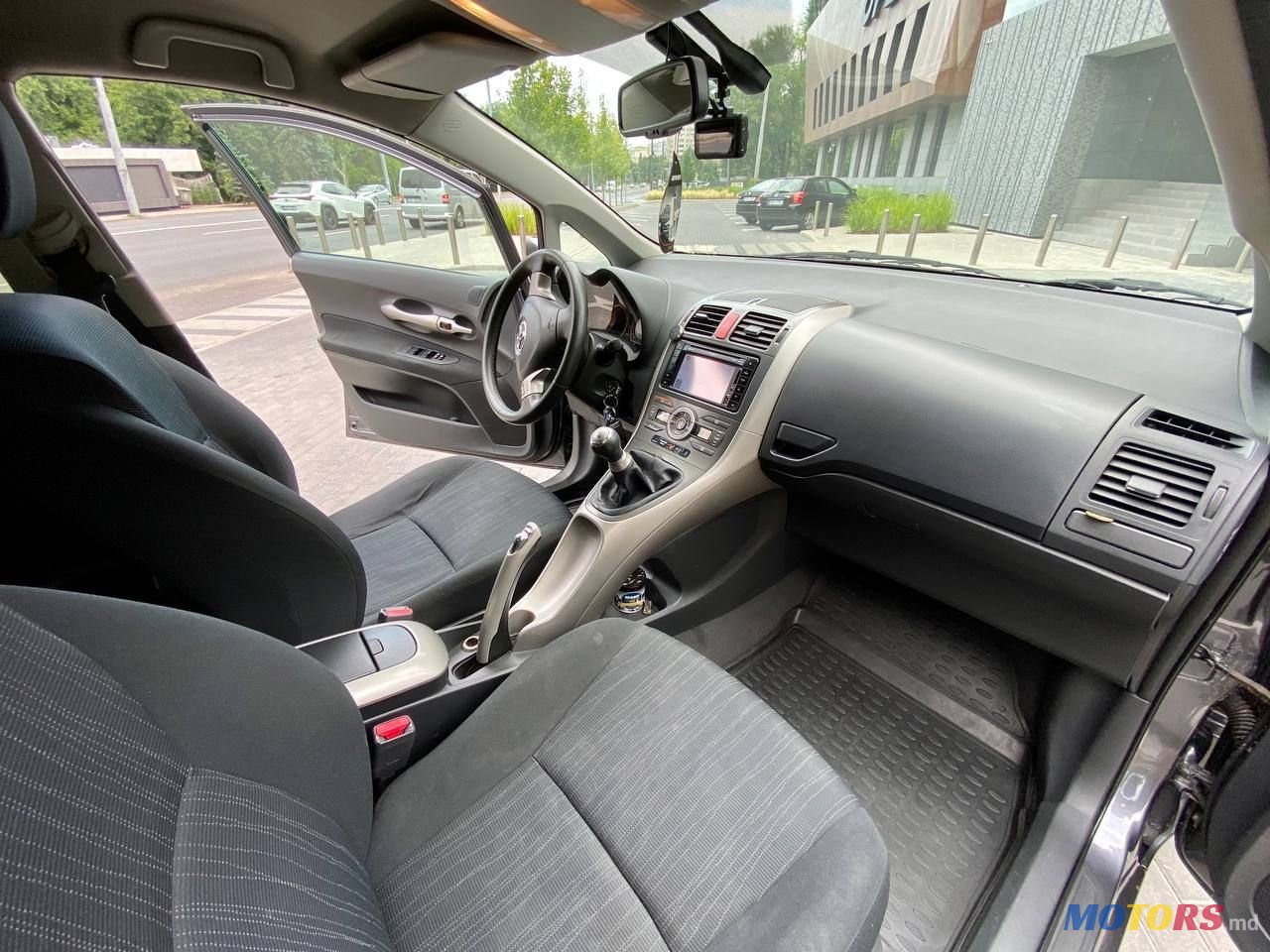 2008' Toyota Auris photo #4