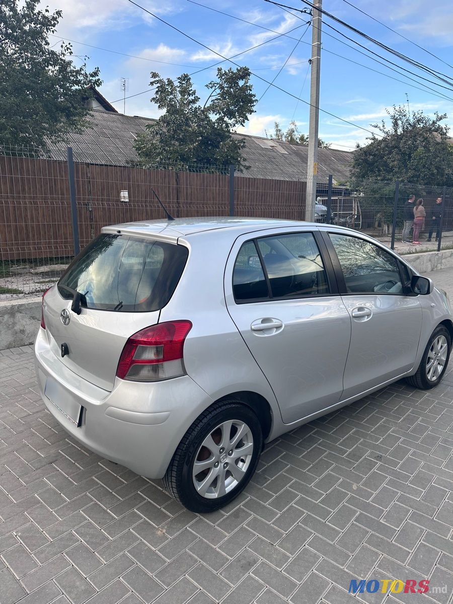 2011' Toyota Yaris photo #4