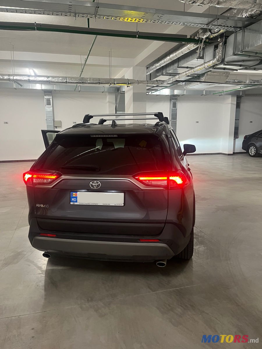 2021' Toyota RAV4 photo #2