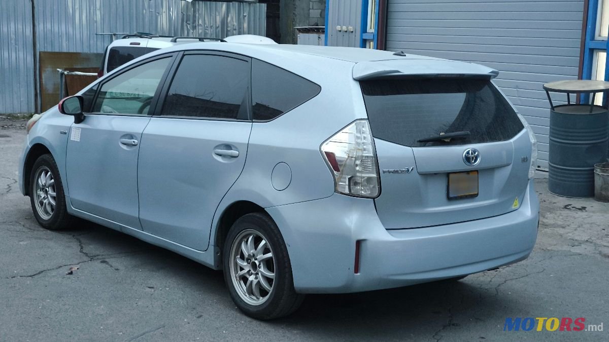 2012' Toyota Prius v photo #4