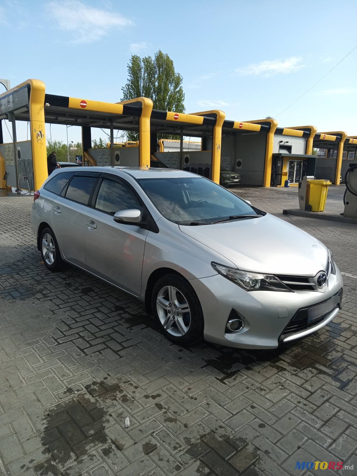 2013' Toyota Auris photo #2