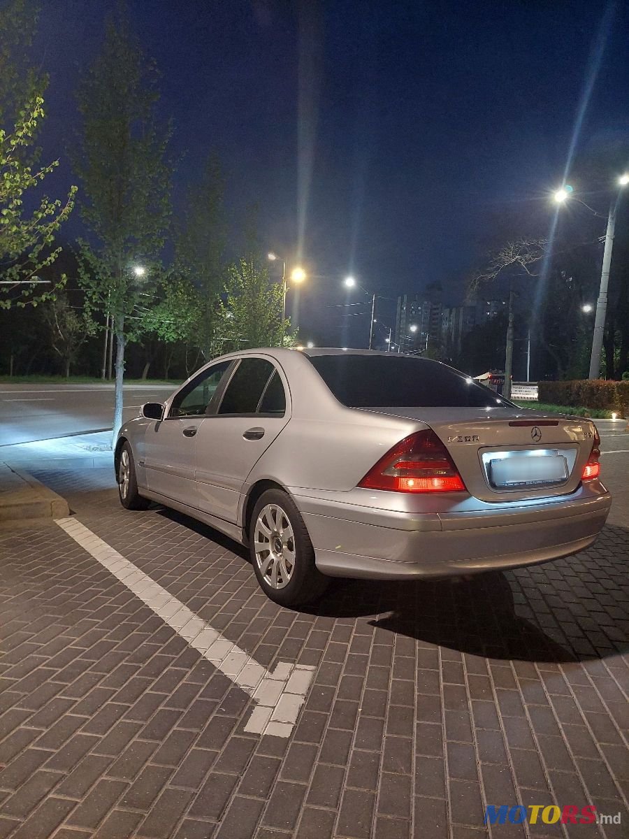 2005' Mercedes-Benz C-Class photo #2