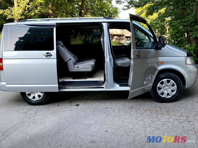 2007' Volkswagen Transporter photo #5