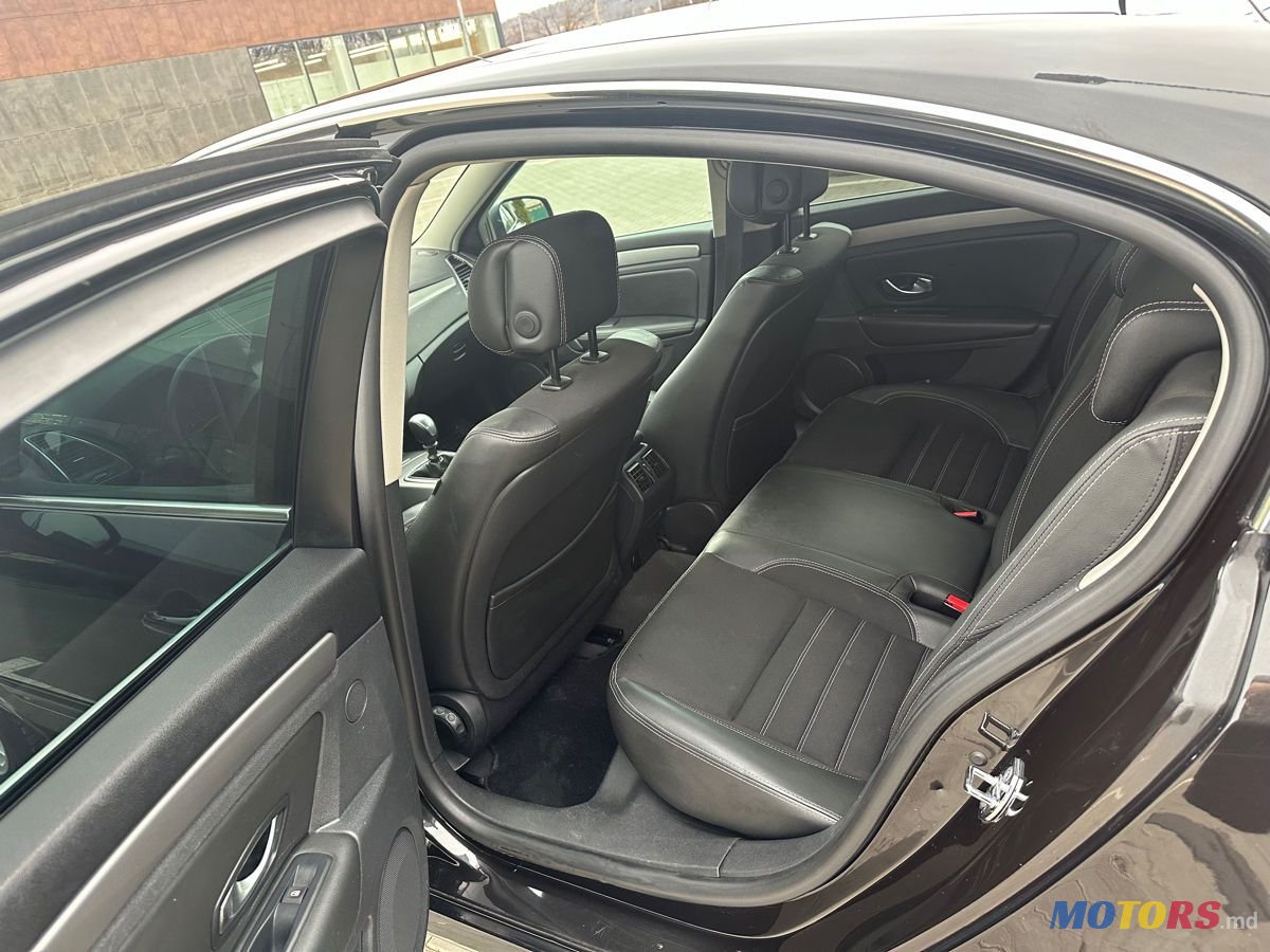 2013' Renault Laguna photo #6