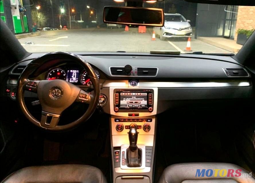 2013' Volkswagen Passat photo #5