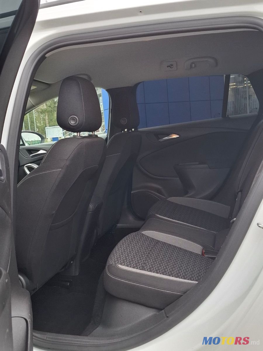 2020' Opel Astra photo #6