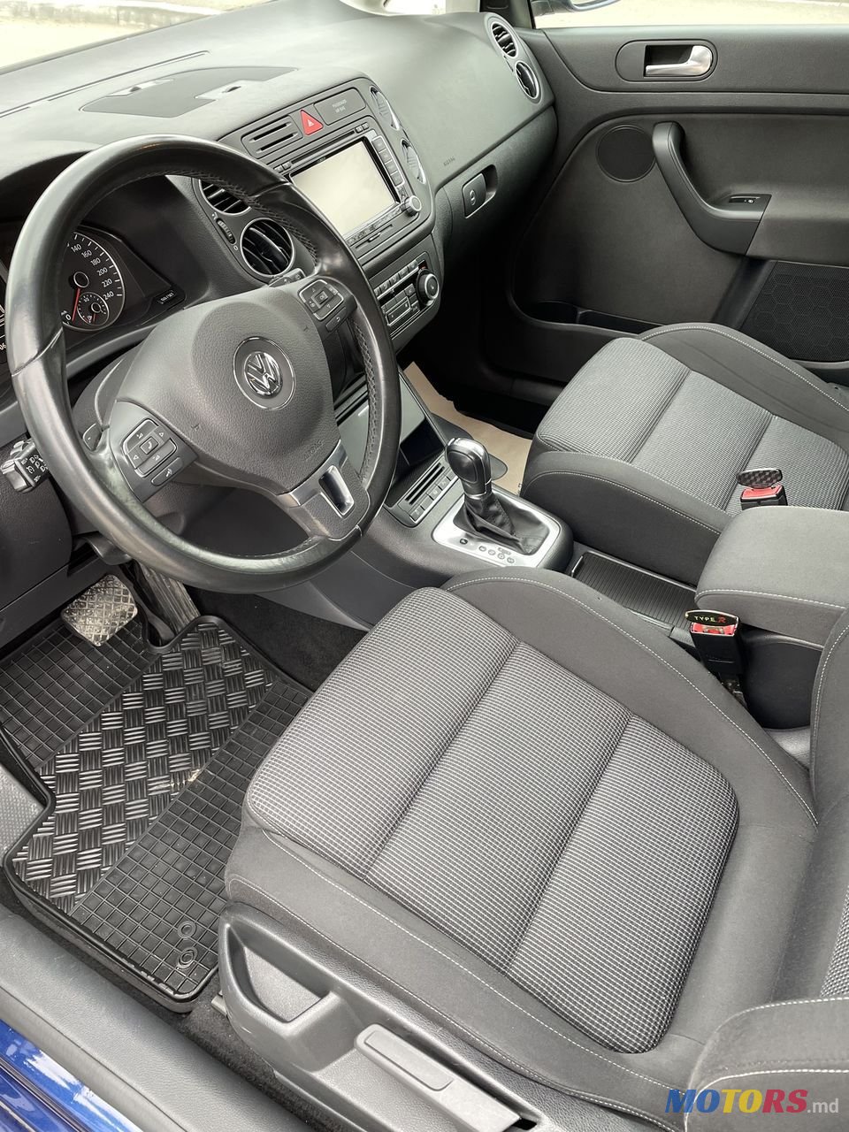 2011' Volkswagen Golf photo #5