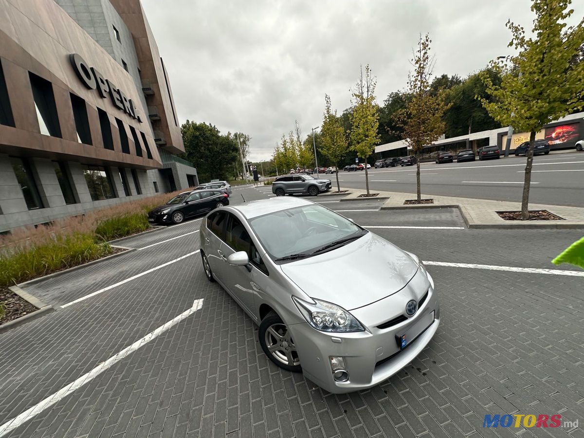 2010' Toyota Prius photo #3