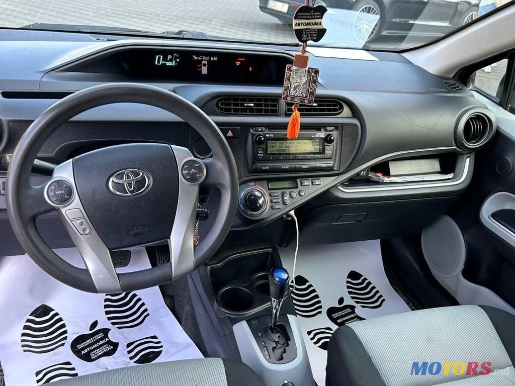 2014' Toyota Prius c photo #4