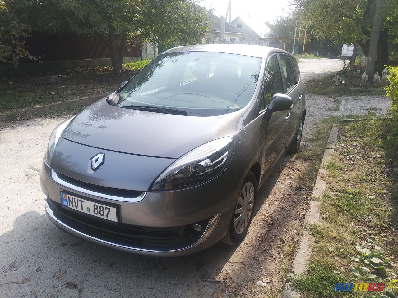 2012' Renault Grand Scenic photo #1