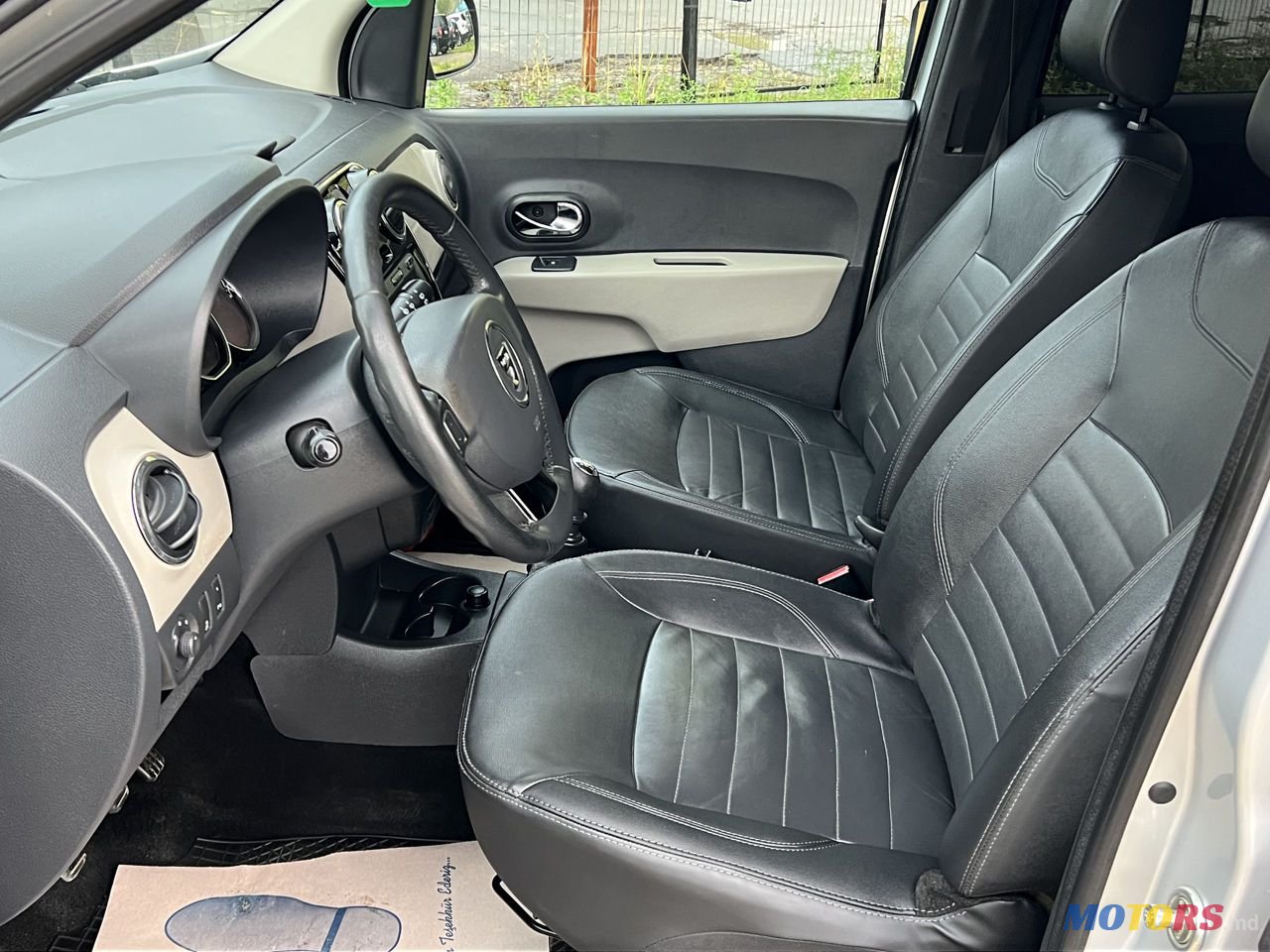 2013' Dacia Lodgy photo #6