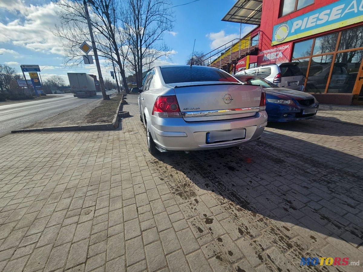 2011' Opel Astra photo #3