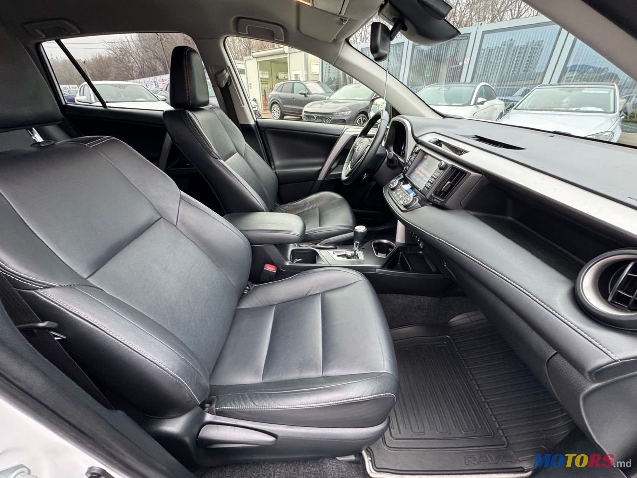 2018' Toyota RAV4 photo #5