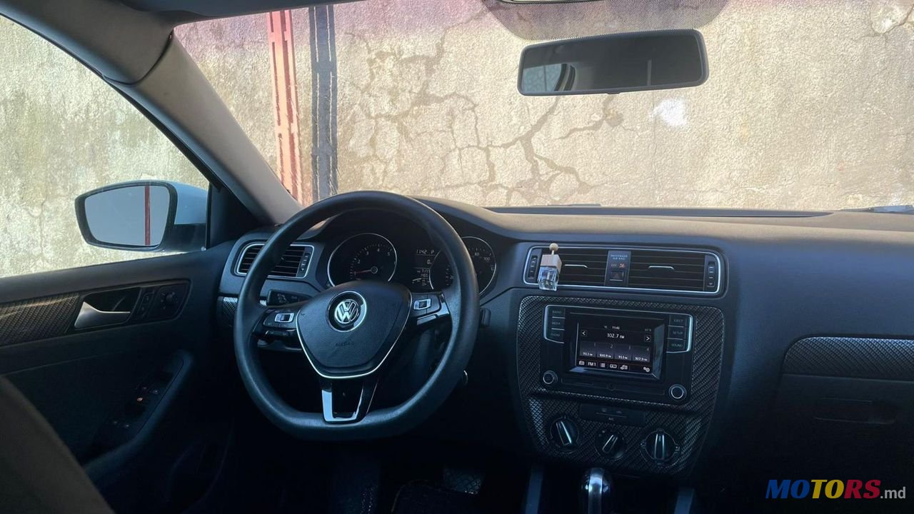 2017' Volkswagen Jetta photo #4