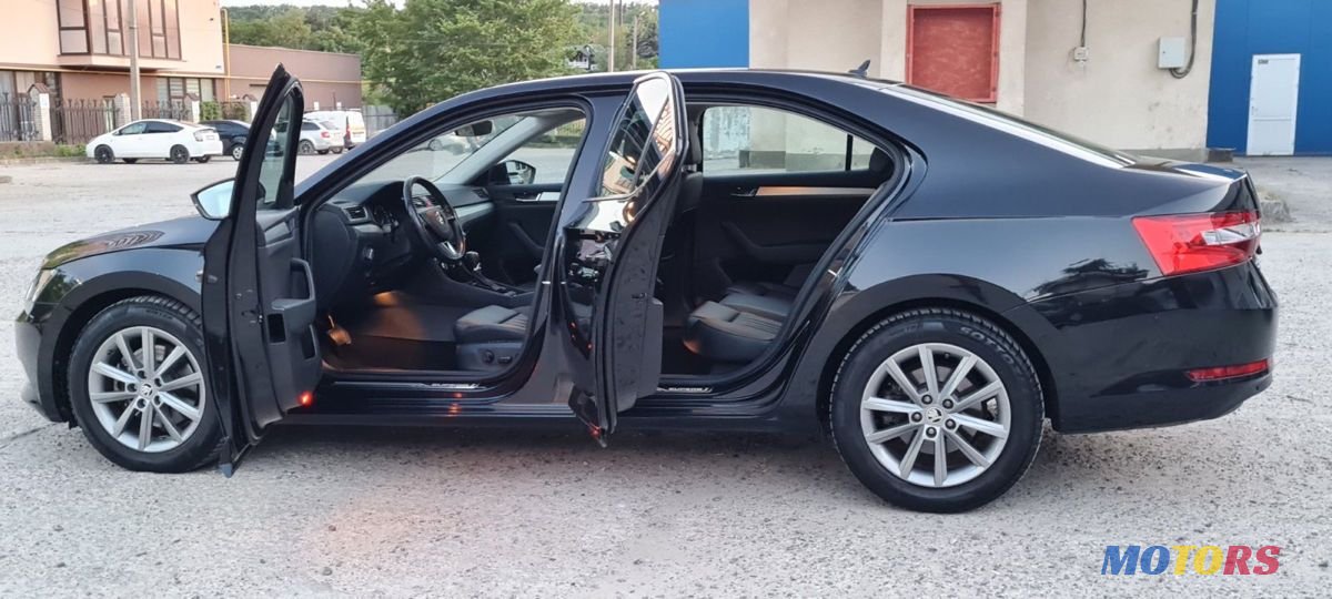 2018' Skoda Superb photo #5